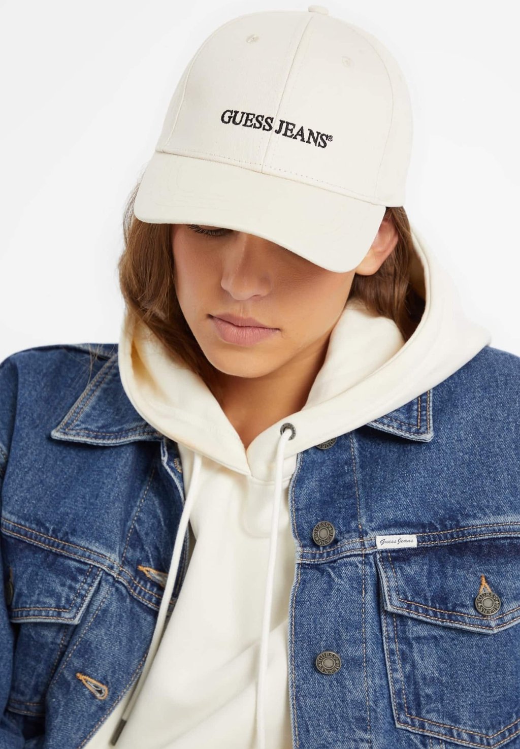 Бейсболка Guess Jeans, белый
Бейсболка Guess Jeans, белый