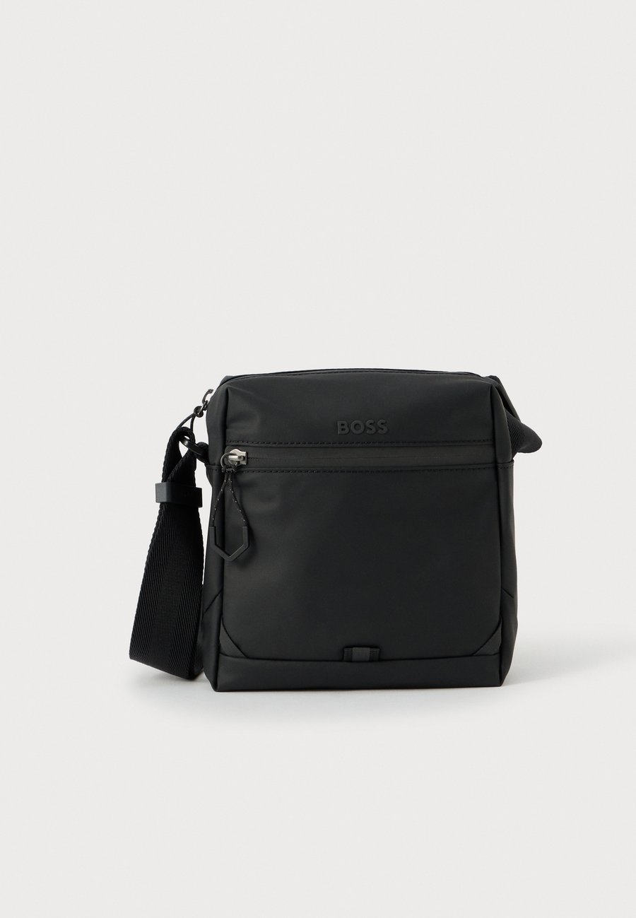 Сумка кросс-боди BOSS STENSON ZIP, Black
Сумка кросс-боди BOSS STENSON ZIP, Black