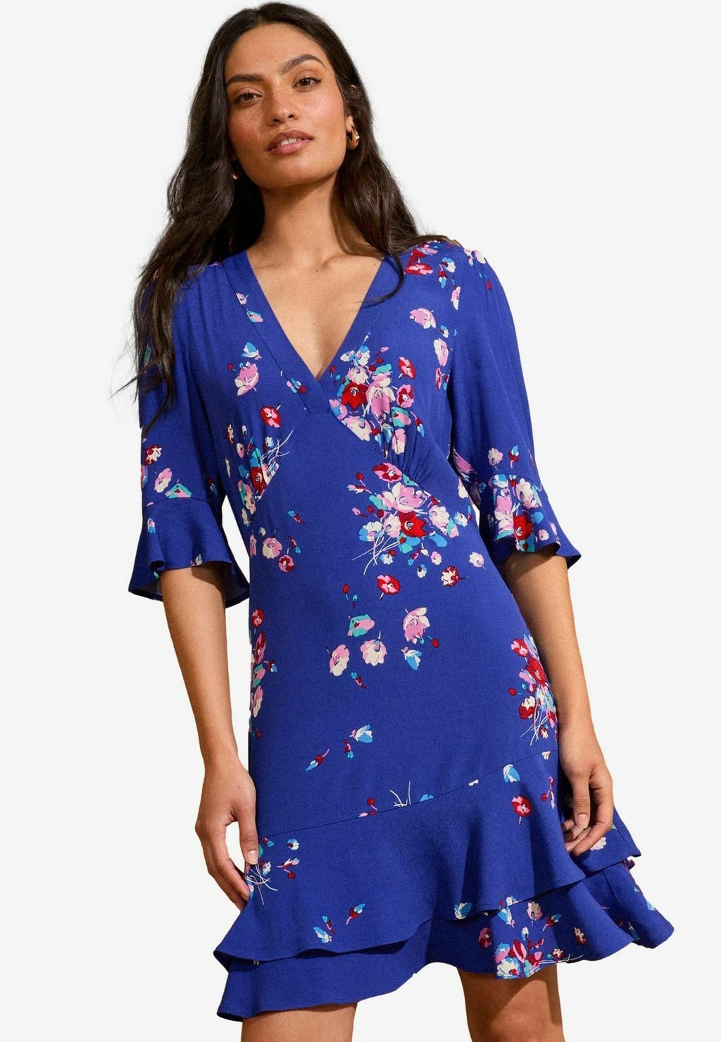 Повседневное платье PRINTED V-NECK TEA MINI Love & Roses, синий
Повседневное платье PRINTED V-NECK TEA MINI Love & Roses, синий