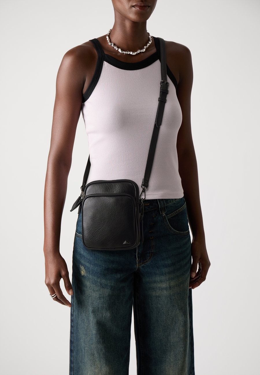 Сумка кросс-боди ALDO THOMPSO UNISEX, Other Black/Black
Сумка кросс-боди ALDO THOMPSO UNISEX, Other Black/Black