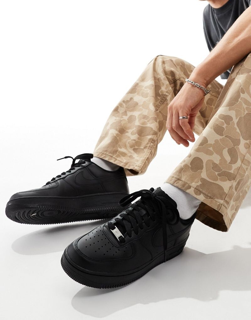 Nike – Air Force 1 '07 – Спортивная обувь трех оттенков черного, Черный, Nike – Air Force 1 '07 – Спортивная обувь трех оттенков черного
Nike – Air Force 1 '07 – Спортивная обувь трех оттенков черного, Черный, Nike – Air Force 1 '07 – Спортивная обувь трех оттенков черного