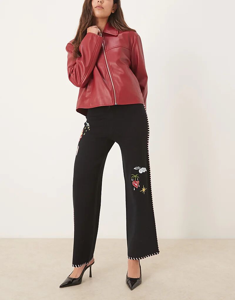 Трикотажные спортивные штаны Never Fully Dressed с пламенным сердцем, черного цвета
Трикотажные спортивные штаны Never Fully Dressed с пламенным сердцем, черного цвета