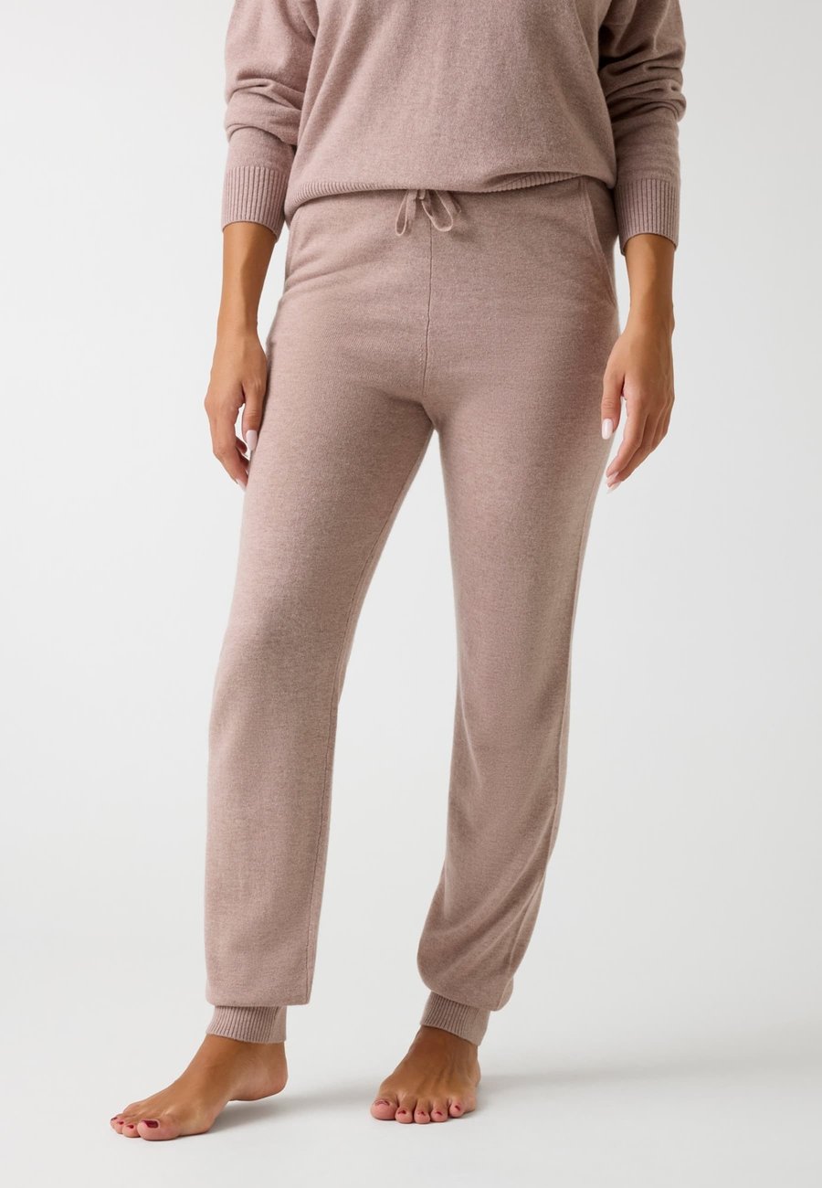 Пижамные брюки Guess JOGGING, Hellbraun/Light Brown
Пижамные брюки Guess JOGGING, Hellbraun/Light Brown