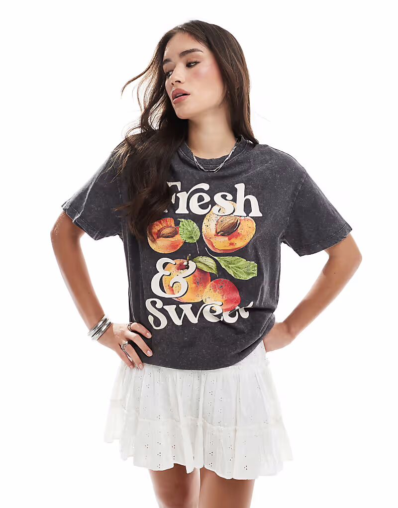 Футболка New Look oversize с принтом персиков серого цвета с эффектом кислотной стирки
Футболка New Look oversize с принтом персиков серого цвета с эффектом кислотной стирки