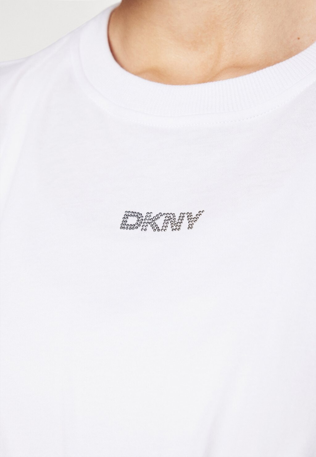 Принт на футболке MINI LOGO KNOT FRONT TEE DKNY, белый
Принт на футболке MINI LOGO KNOT FRONT TEE DKNY, белый