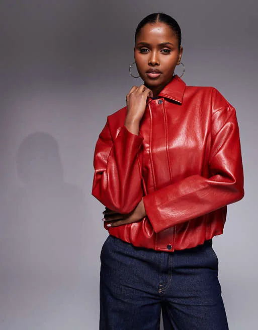 Красный бомбер с воротником из искусственной кожи River Island
Красный бомбер с воротником из искусственной кожи River Island