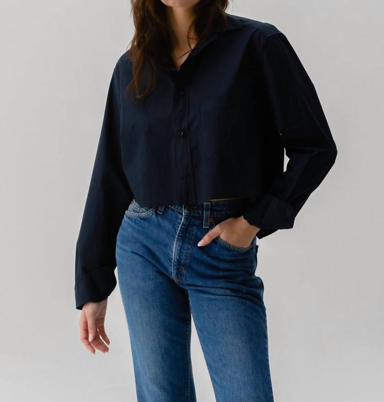 Короткая рубашка в черном цвете CISSA 
Короткая рубашка в черном цвете CISSA