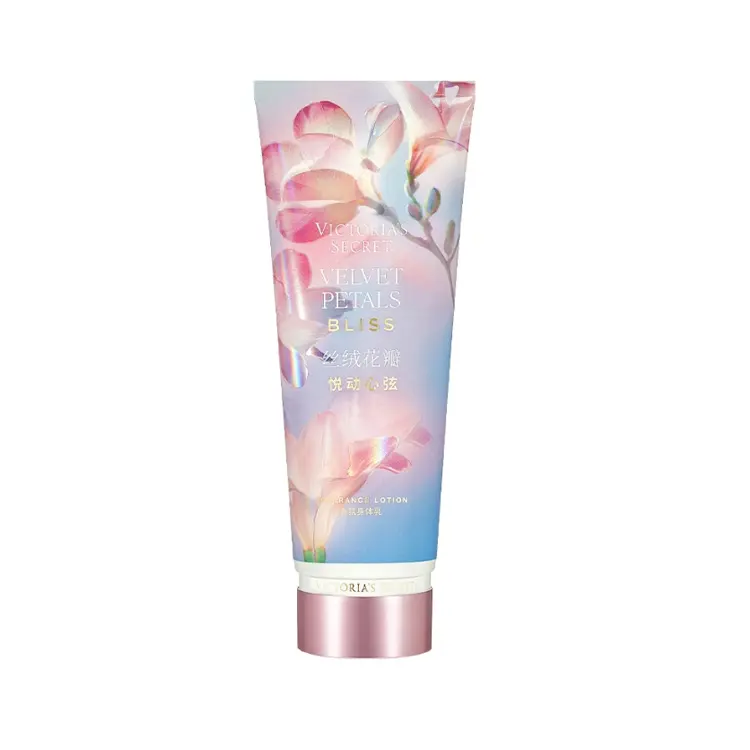 Лосьон для тела Velvet Petal Velvet Love осветляющий, 236 мл Victoria's Secret, velvet petal enchanting heart fragrance body lotion 236ml
Лосьон для тела Velvet Petal Velvet Love осветляющий, 236 мл Victoria's Secret, velvet petal enchanting heart fragrance body lotion 236ml