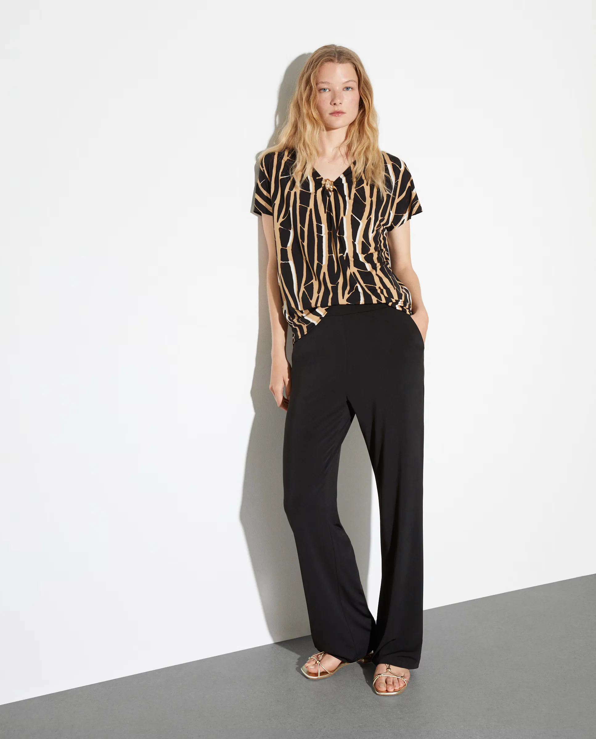 Женские узкие брюки Woman El Corte Inglés, черный
Женские узкие брюки Woman El Corte Inglés, черный