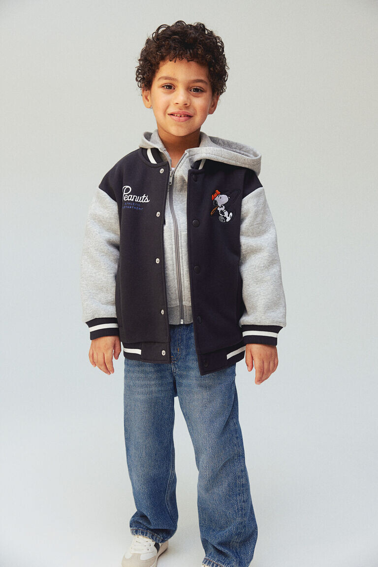 Бейсбольная куртка оверсайз с принтом H&M, черный
Бейсбольная куртка оверсайз с принтом H&M, черный