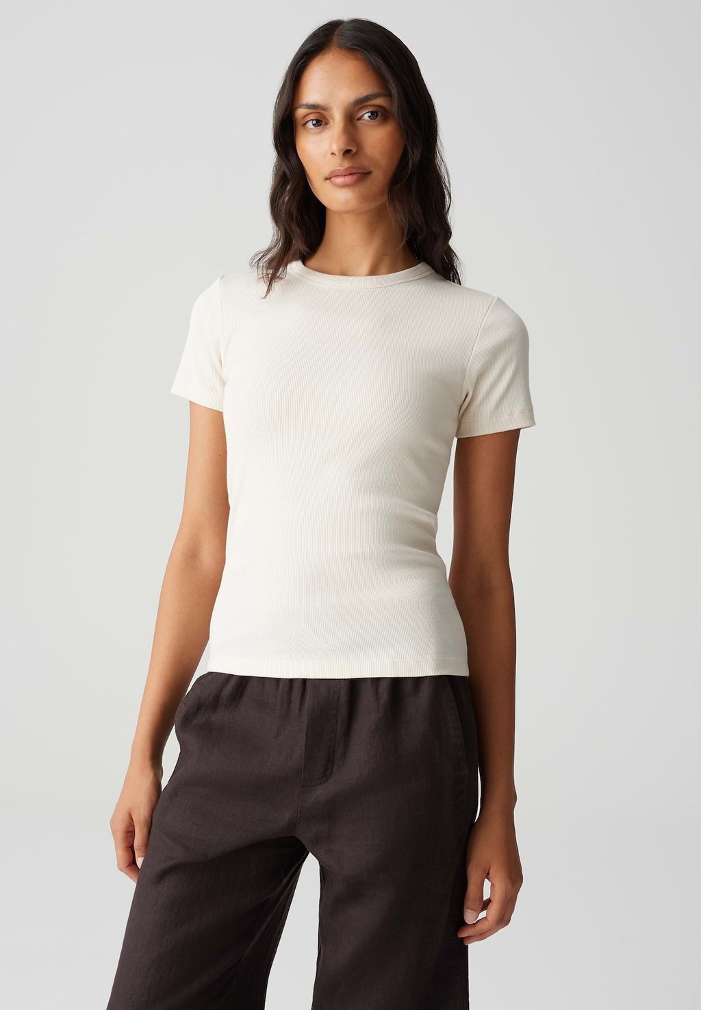 Базовая футболка OPUS, бежевый
Базовая футболка OPUS, бежевый