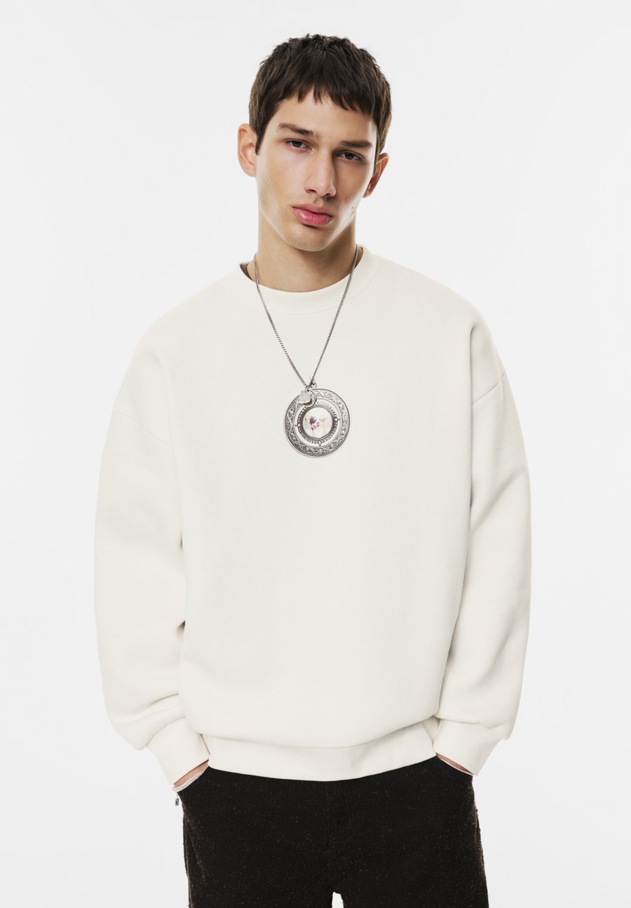 Толстовка PULL&BEAR BOXY WITH DOG GRAPHIC , White
Толстовка PULL&BEAR BOXY WITH DOG GRAPHIC , White