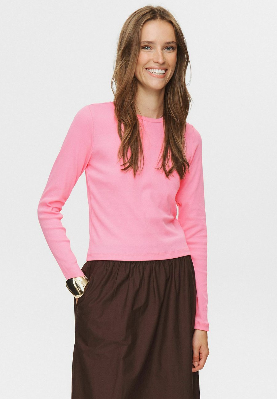 Топ Nümph Long sleeved top, Fuchsia Pink/Light Pink
Топ Nümph Long sleeved top, Fuchsia Pink/Light Pink