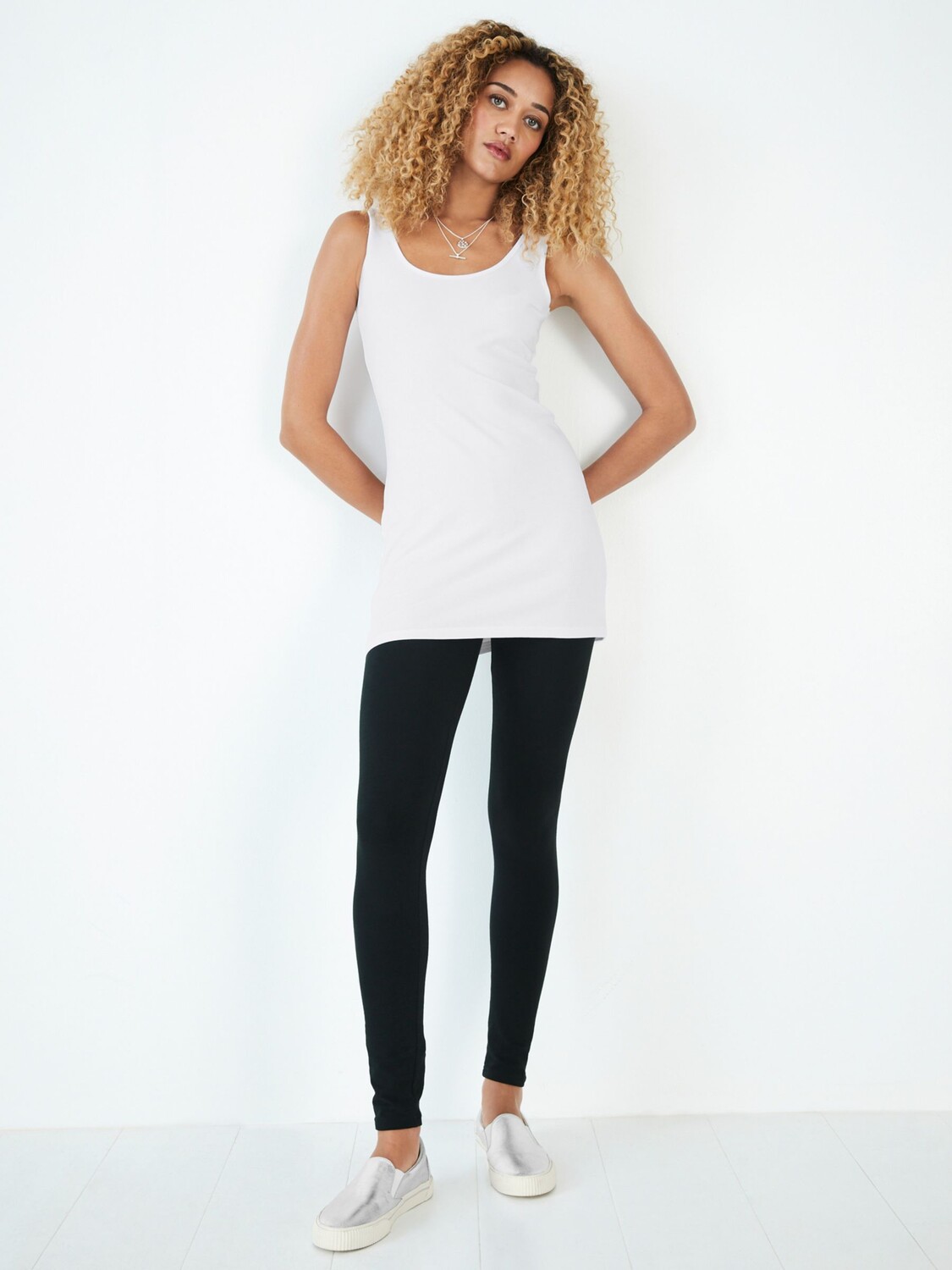 hush Удлиненный вязаный топ-жилет из смесового хлопка, белый
hush Удлиненный вязаный топ-жилет из смесового хлопка, белый