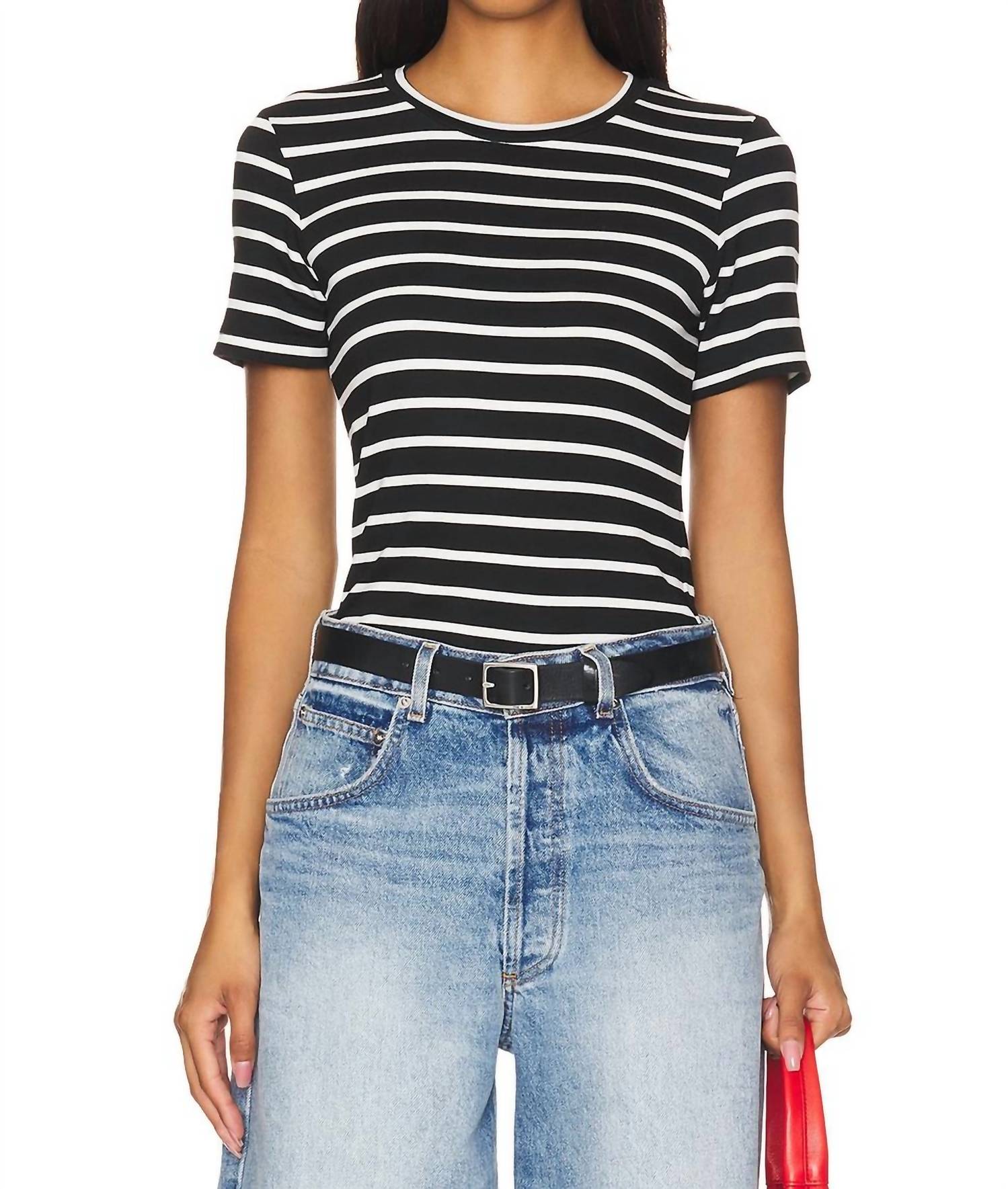 Классическая футболка в полоску в черно-белом цвете LAmade
Классическая футболка в полоску в черно-белом цвете LAmade