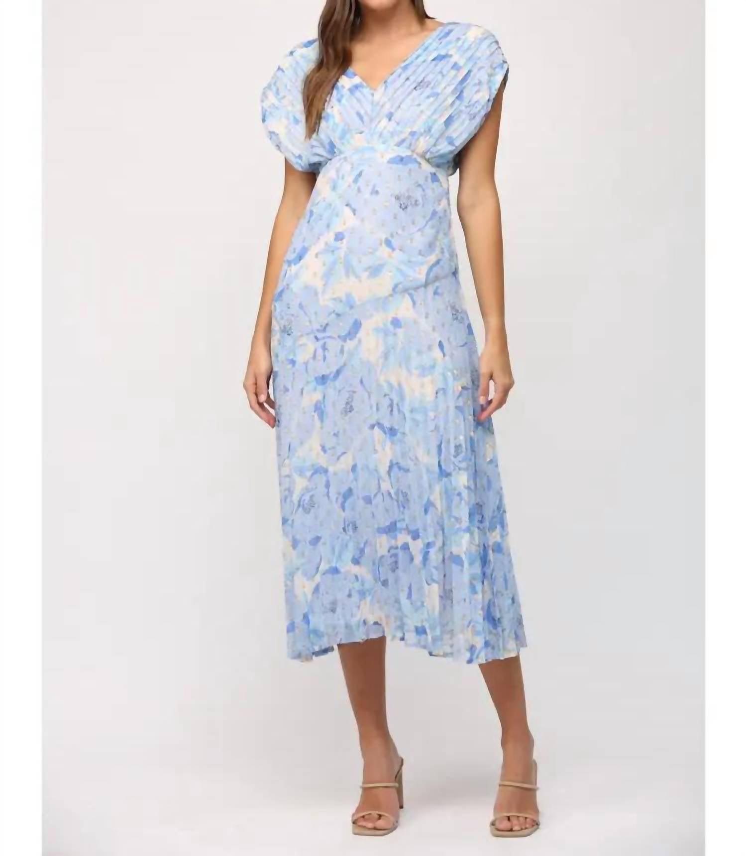 Платье Anne в синем цвете FATE
Платье Anne в синем цвете FATE