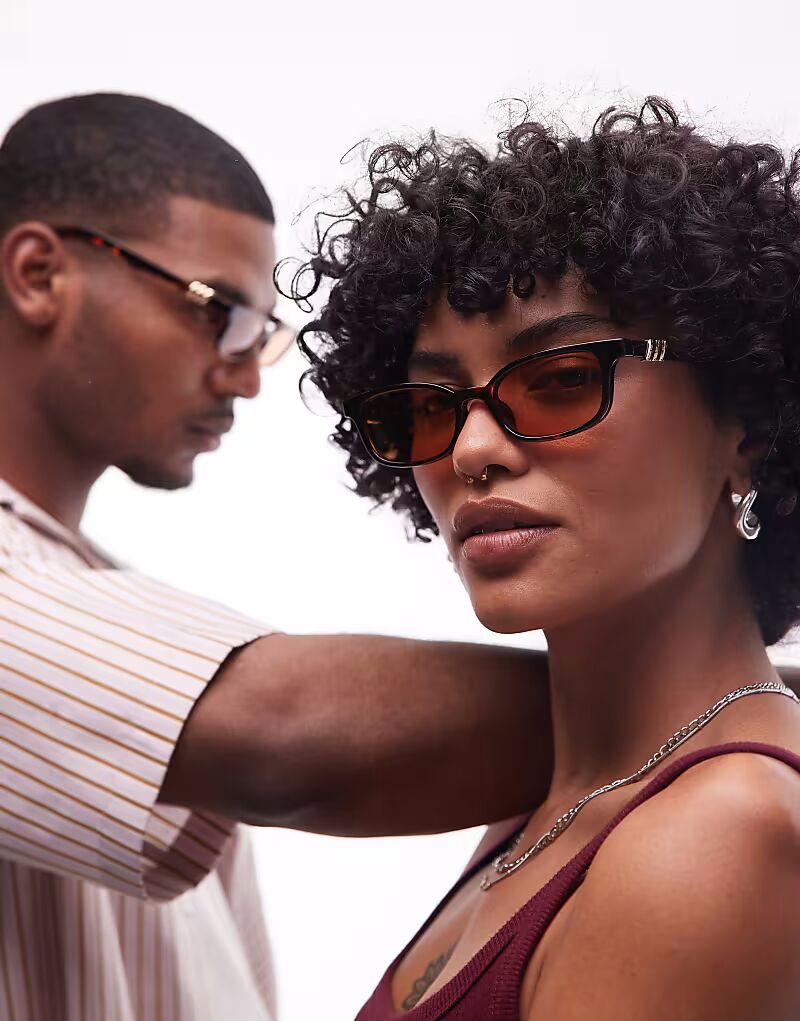 Солнцезащитные очки Le Specs, тонкие, прямоугольные, темно-черепахового цвета с янтарными линзами
Солнцезащитные очки Le Specs, тонкие, прямоугольные, темно-черепахового цвета с янтарными линзами