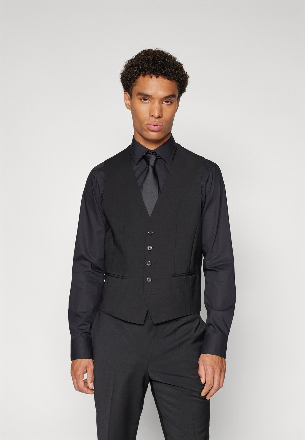 Костюмный жилет JASPER BOSS, черный
Костюмный жилет JASPER BOSS, черный