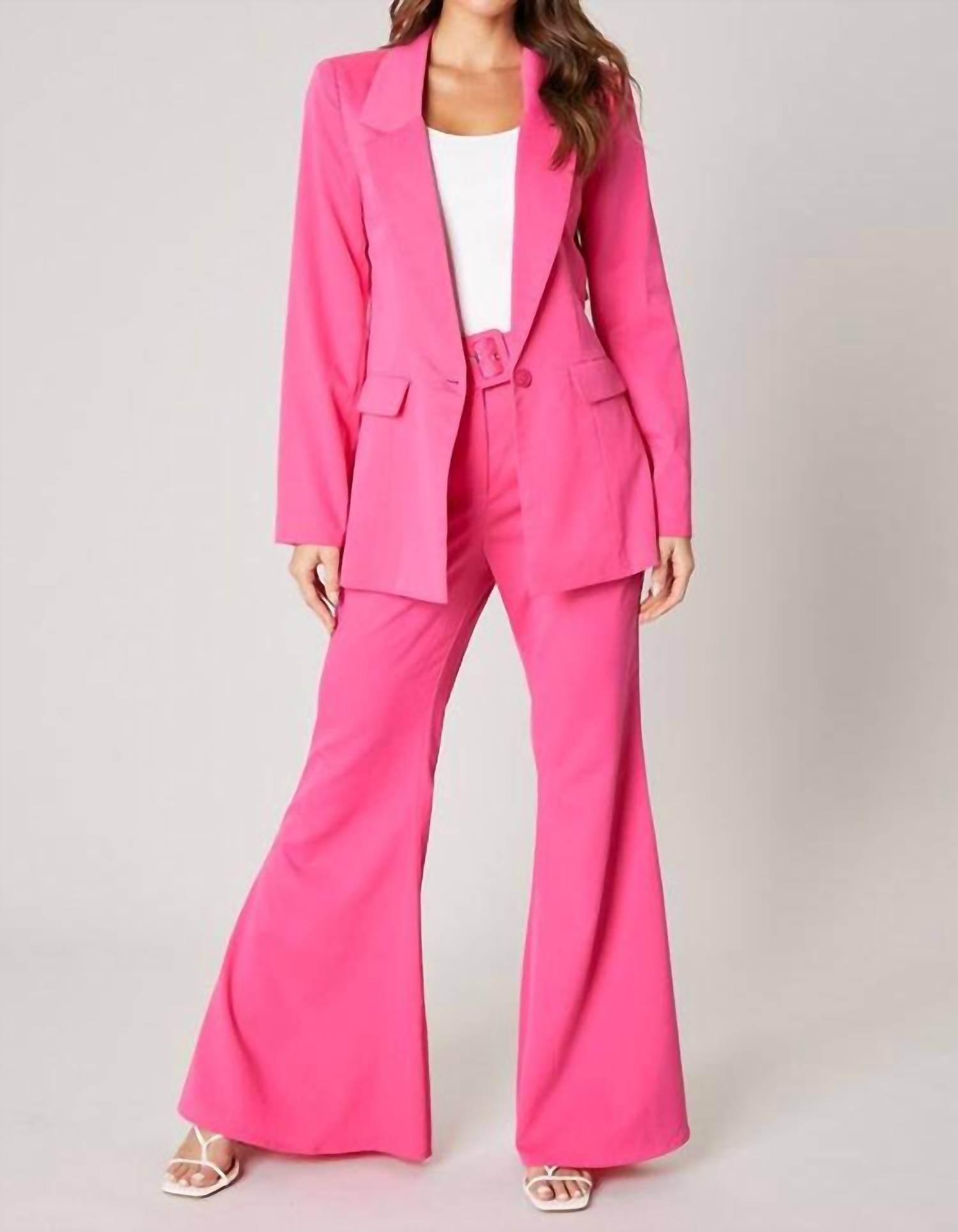 Гибкие льняные расклешенные брюки в ярко-розовом SUGARLIPS
Гибкие льняные расклешенные брюки в ярко-розовом SUGARLIPS