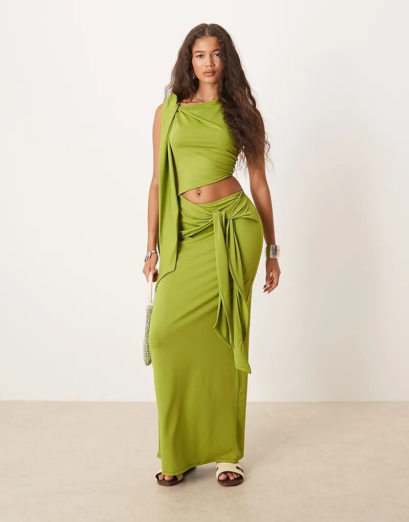 Платье миди ASOS DESIGN со спущенными плечами и завязкой цвета хаки
Платье миди ASOS DESIGN со спущенными плечами и завязкой цвета хаки