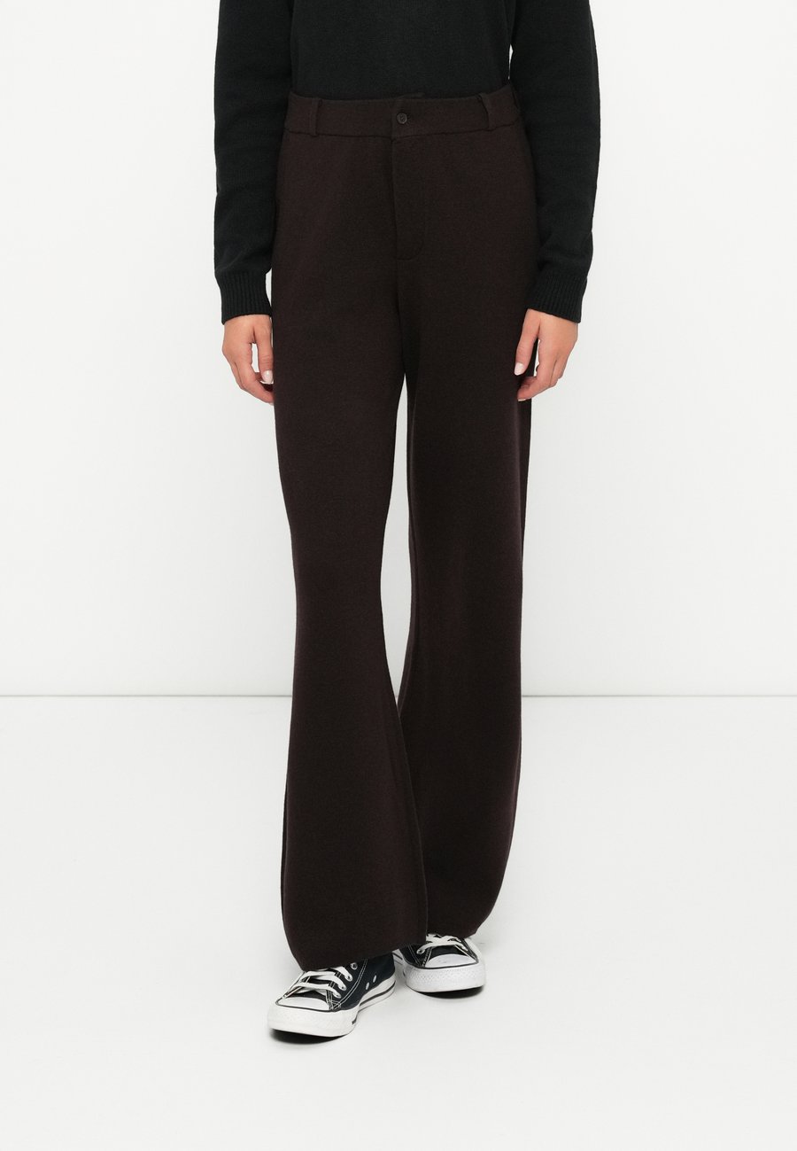 Брюки GAP CASHSOFT TAILORED PANT, Terra Brown/Brown
Брюки GAP CASHSOFT TAILORED PANT, Terra Brown/Brown