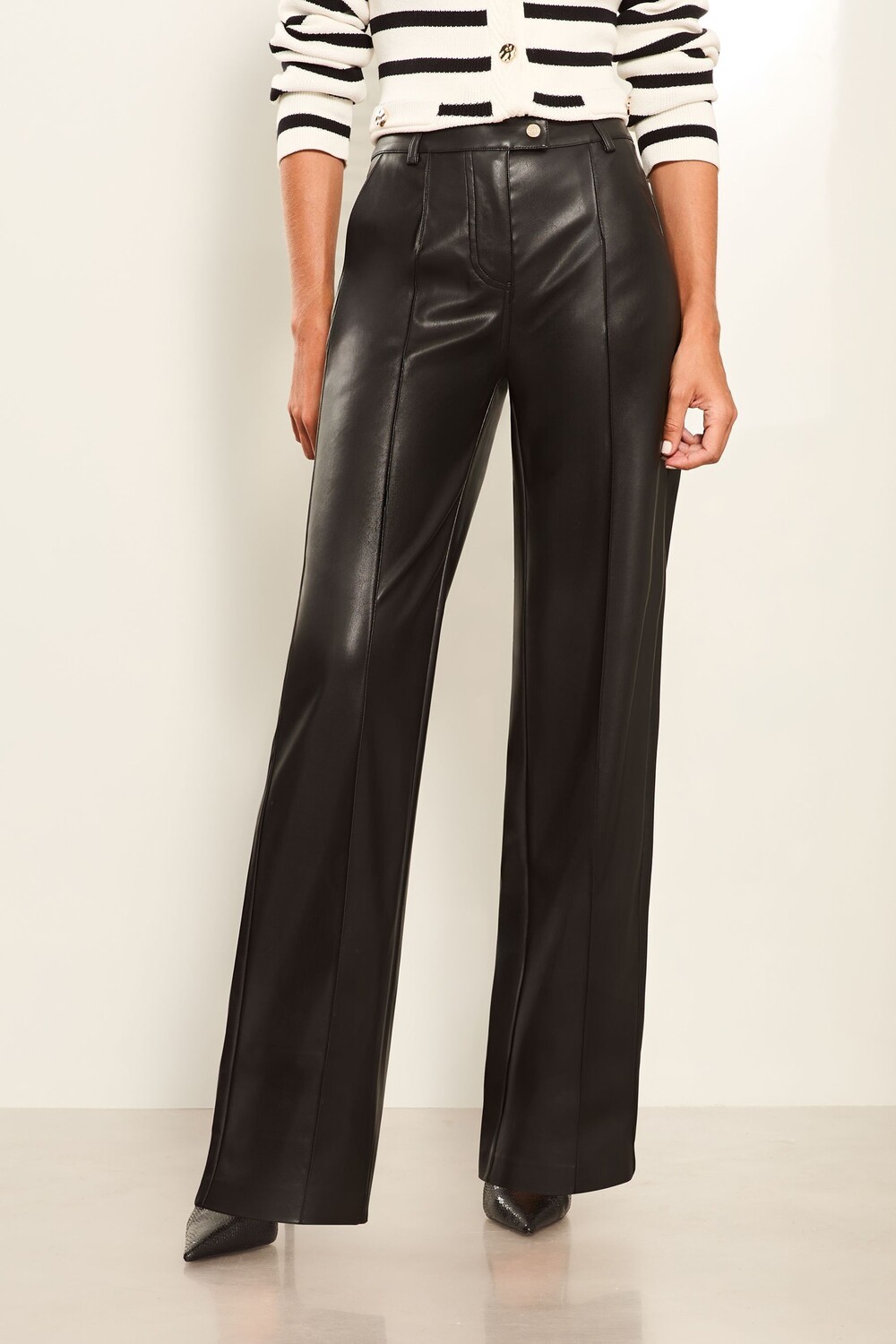 Широкие брюки из искусственной кожи Lipsy, черный
Широкие брюки из искусственной кожи Lipsy, черный