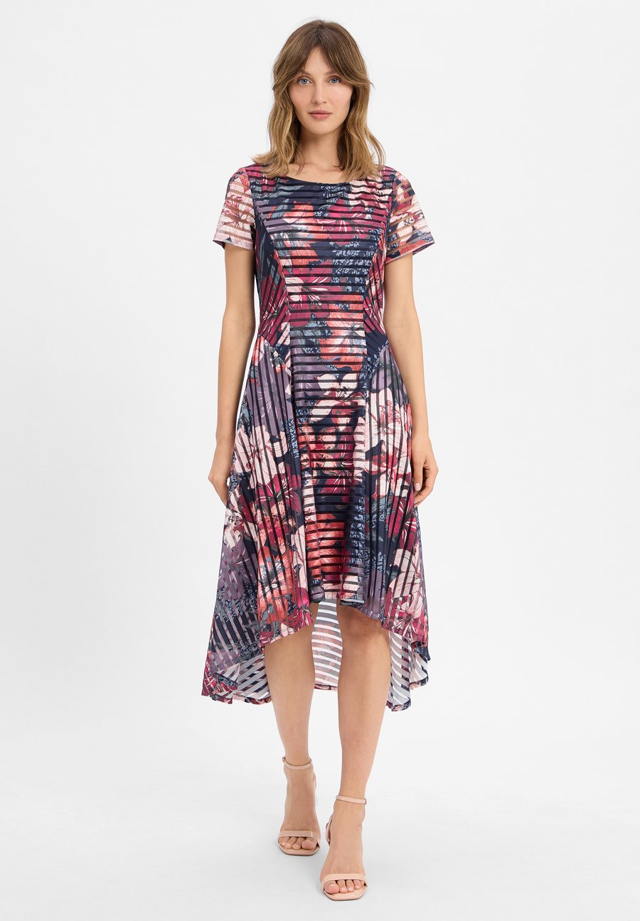 Платье Vera Mont Day dress, Aubergine Marine /Dark Purple
Платье Vera Mont Day dress, Aubergine Marine /Dark Purple