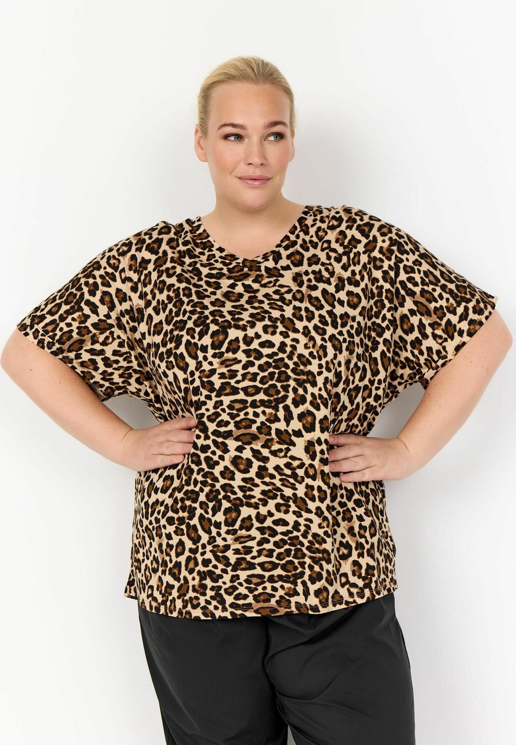 Футболка с принтом WA-MARIA 2 Wasabi Concept, бежевый
Футболка с принтом WA-MARIA 2 Wasabi Concept, бежевый