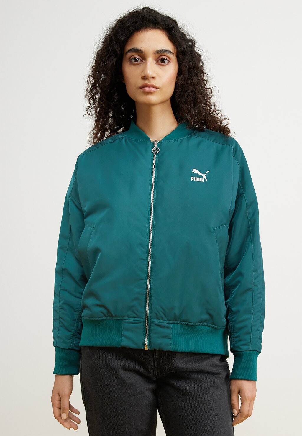 Бомбер Chaquetas Puma SHINY, цвет malachite, Зеленый, Бомбер Chaquetas Puma SHINY, цвет malachite
Бомбер Chaquetas Puma SHINY, цвет malachite, Зеленый, Бомбер Chaquetas Puma SHINY, цвет malachite