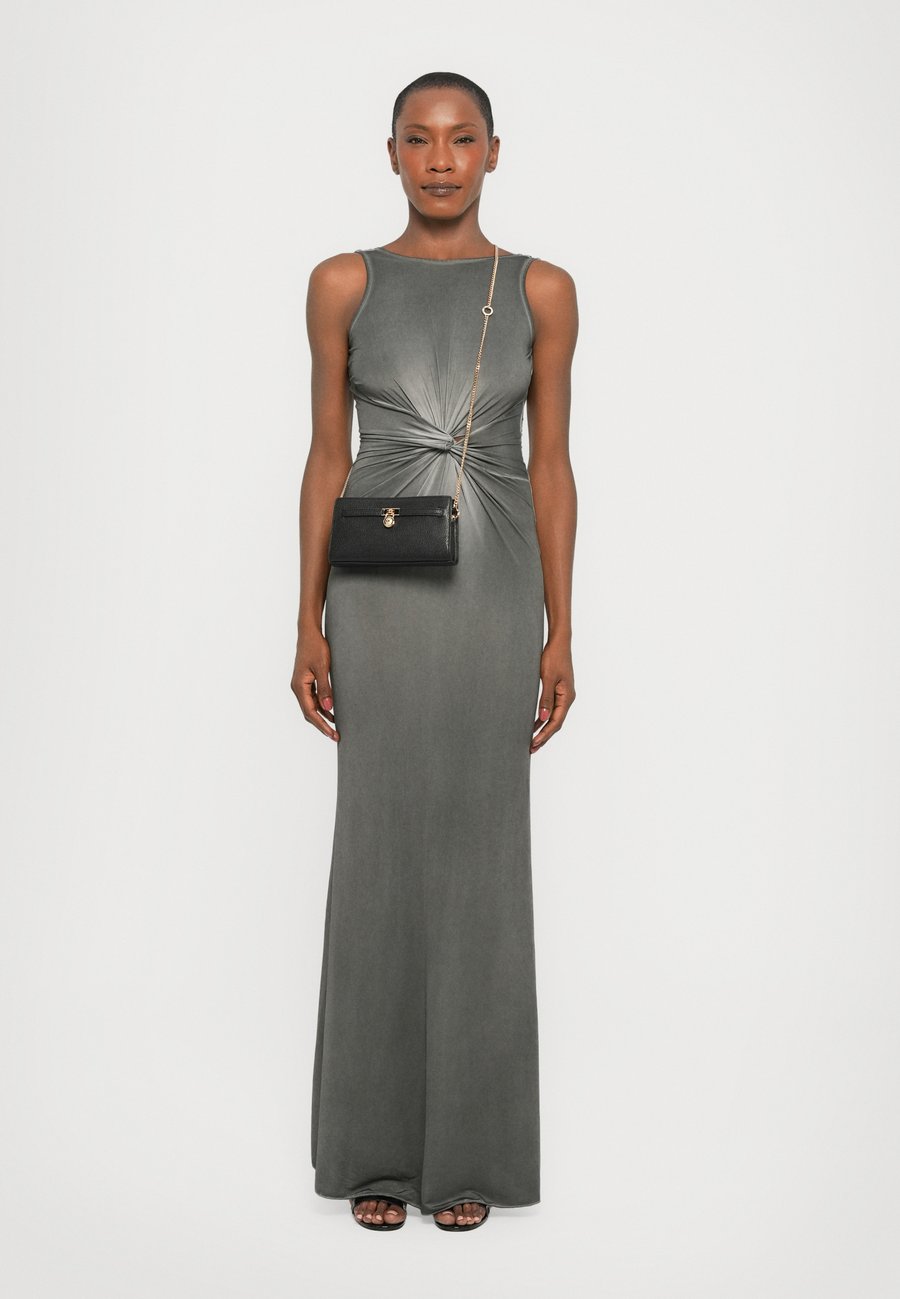 Сумка кросс-боди MICHAEL Michael Kors HAMILTON XS CONV XBODY , Black
Сумка кросс-боди MICHAEL Michael Kors HAMILTON XS CONV XBODY , Black