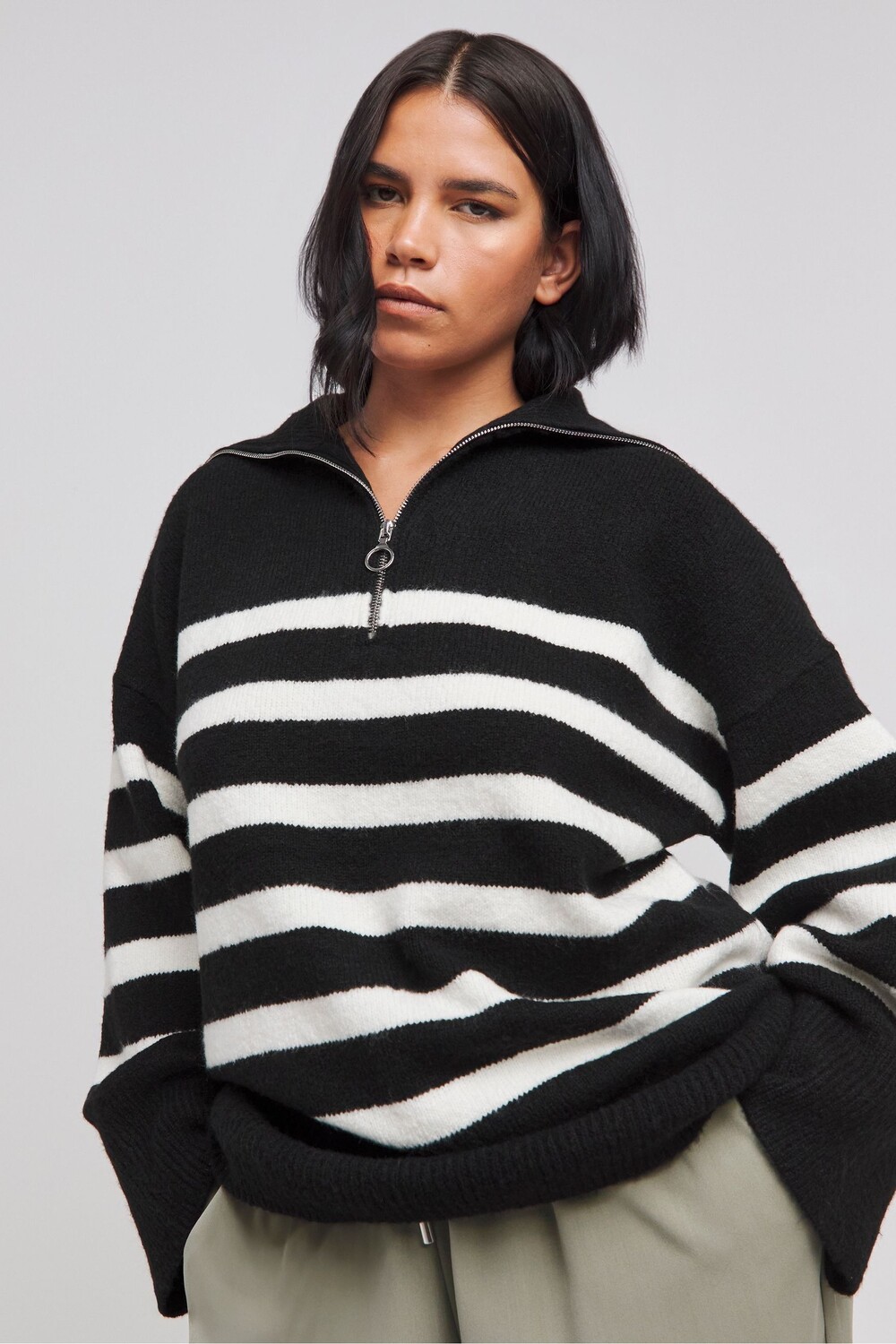 Длинный трикотажный джемпер с застежкой молнией на вороте Simply Be, черный
Длинный трикотажный джемпер с застежкой молнией на вороте Simply Be, черный