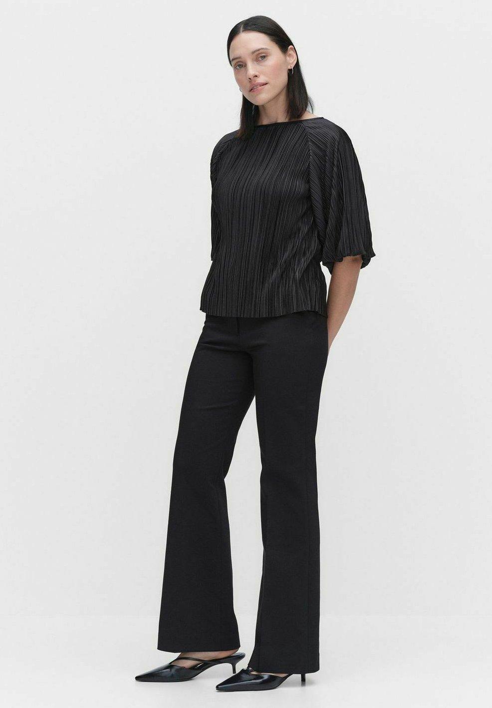 Блуза CHARLOTTE STOCKH LM, черный
Блуза CHARLOTTE STOCKH LM, черный