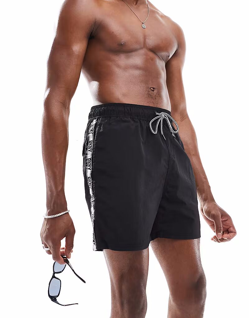 Шорты для плавания DKNY Caymen черного цвета
Шорты для плавания DKNY Caymen черного цвета