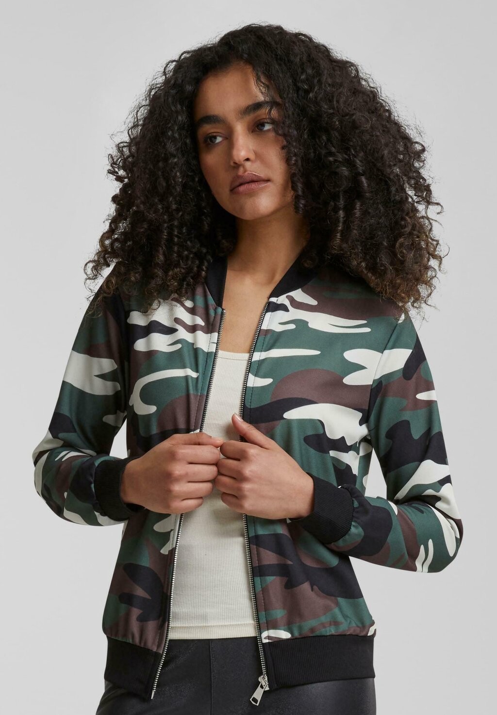Куртка-бомбер MIT CAMOUFLAGE PRINT Cloud 5ive, зеленый
Куртка-бомбер MIT CAMOUFLAGE PRINT Cloud 5ive, зеленый