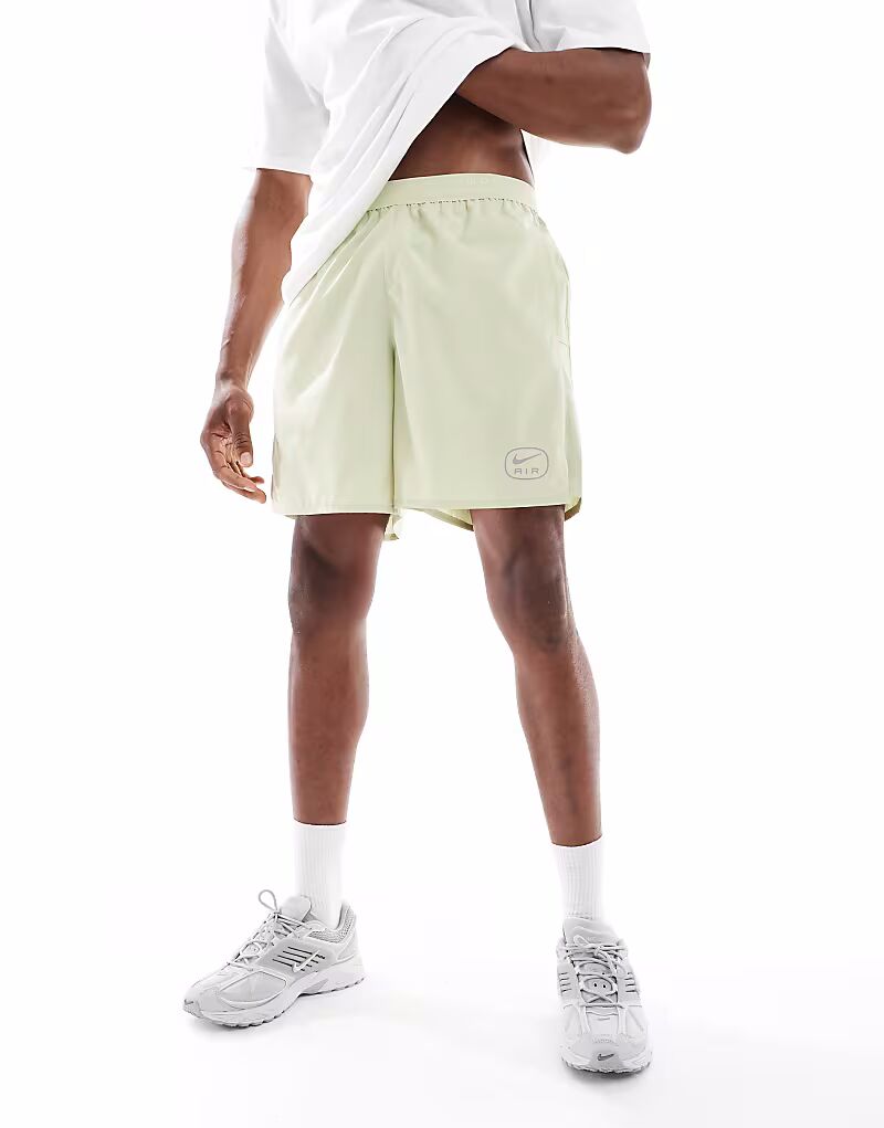 Шорты для бега Nike Air зеленого цвета
Шорты для бега Nike Air зеленого цвета