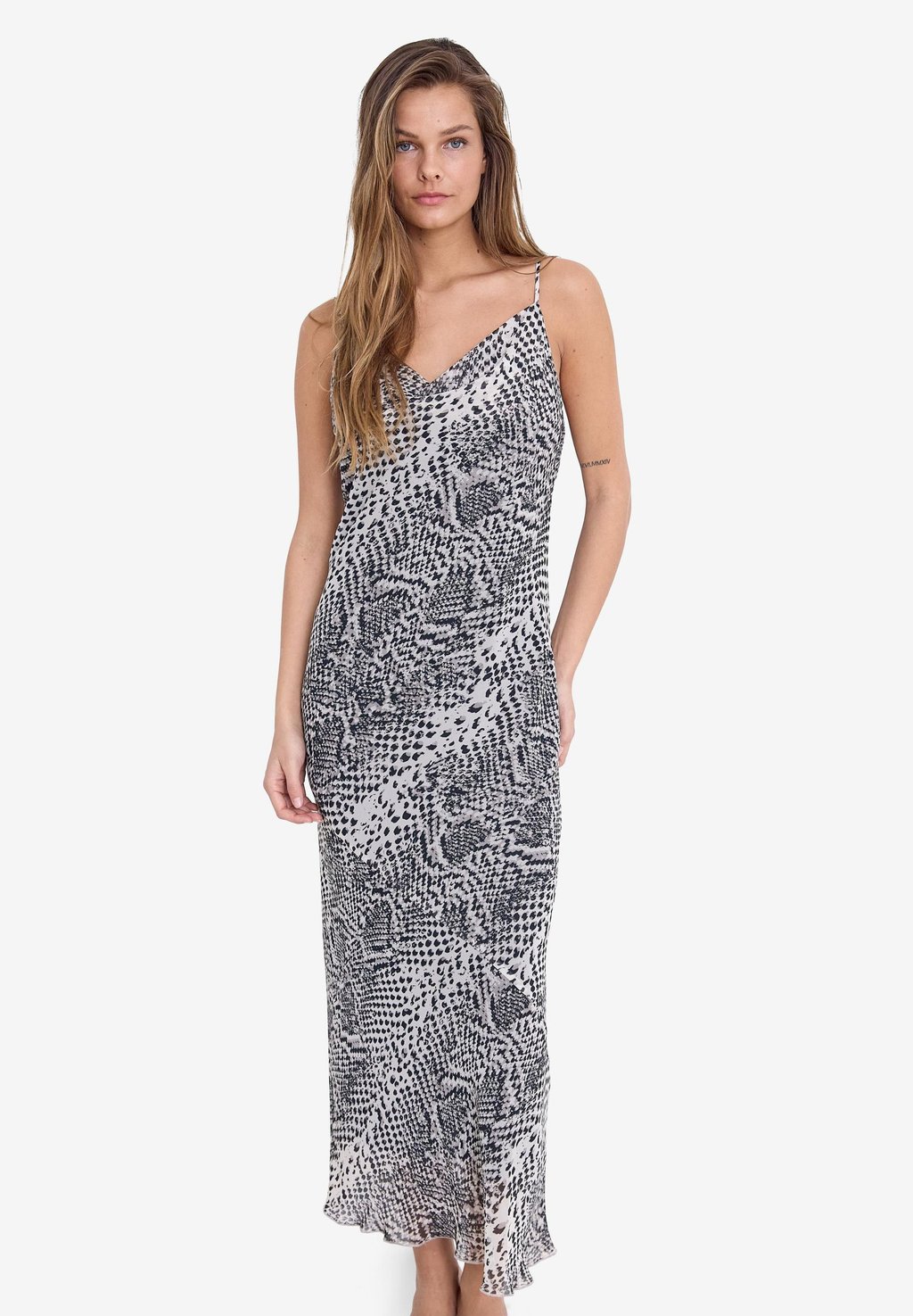 Платье макси NMAMIRA SINGLET Noisy May, кремовый
Платье макси NMAMIRA SINGLET Noisy May, кремовый