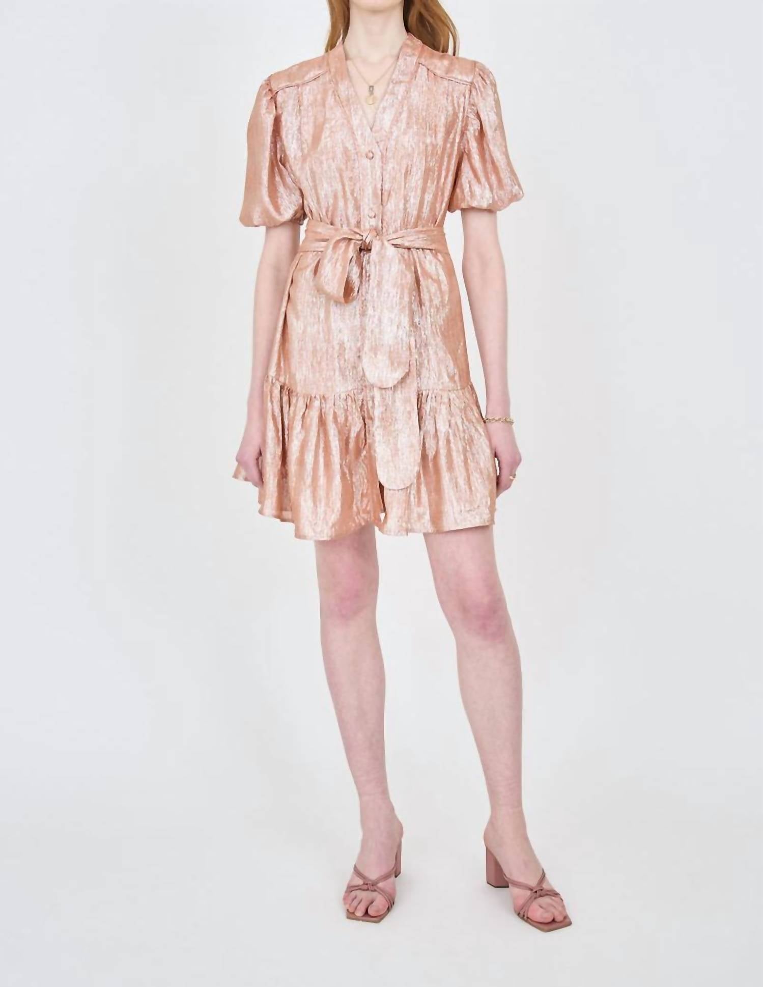 Платье Дианы в розовом цвете CHRISTY LYNN
Платье Дианы в розовом цвете CHRISTY LYNN