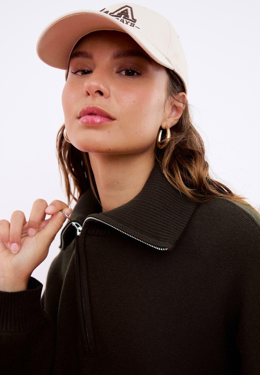 Джемпер Stradivarius WITH ZIP, Dark Brown
Джемпер Stradivarius WITH ZIP, Dark Brown