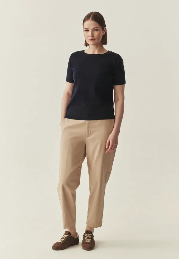 Название товара: базовая футболка honi Tatuum, Navy, Синий, Название товара: базовая футболка honi Tatuum, Navy
Название товара: базовая футболка honi Tatuum, Navy, Синий, Название товара: базовая футболка honi Tatuum, Navy