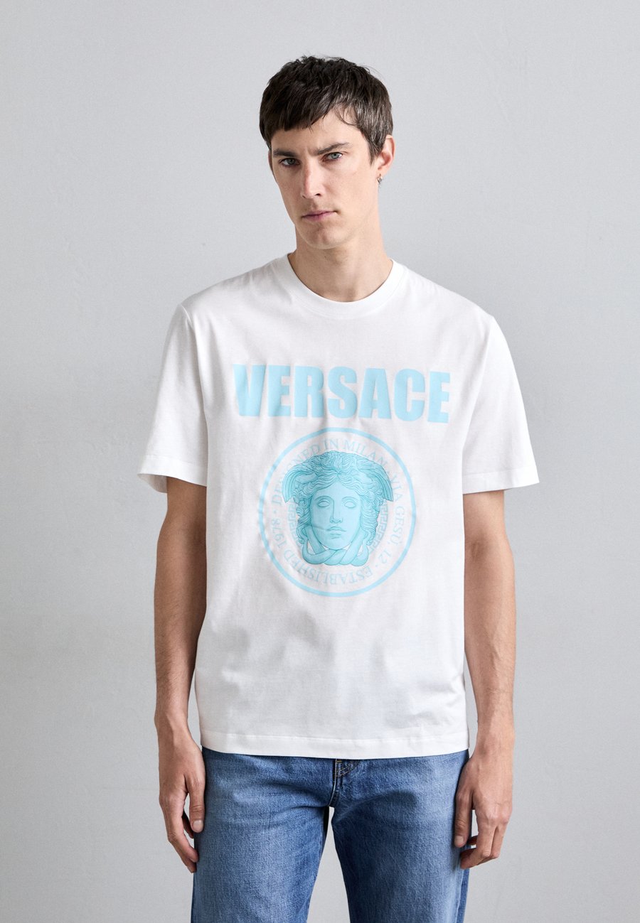 Футболка Versace A ROCK , Optical White/Off-White
Футболка Versace A ROCK , Optical White/Off-White