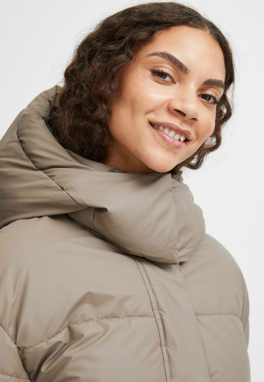 Зимняя куртка YAZUA b.young, серый
Зимняя куртка YAZUA b.young, серый