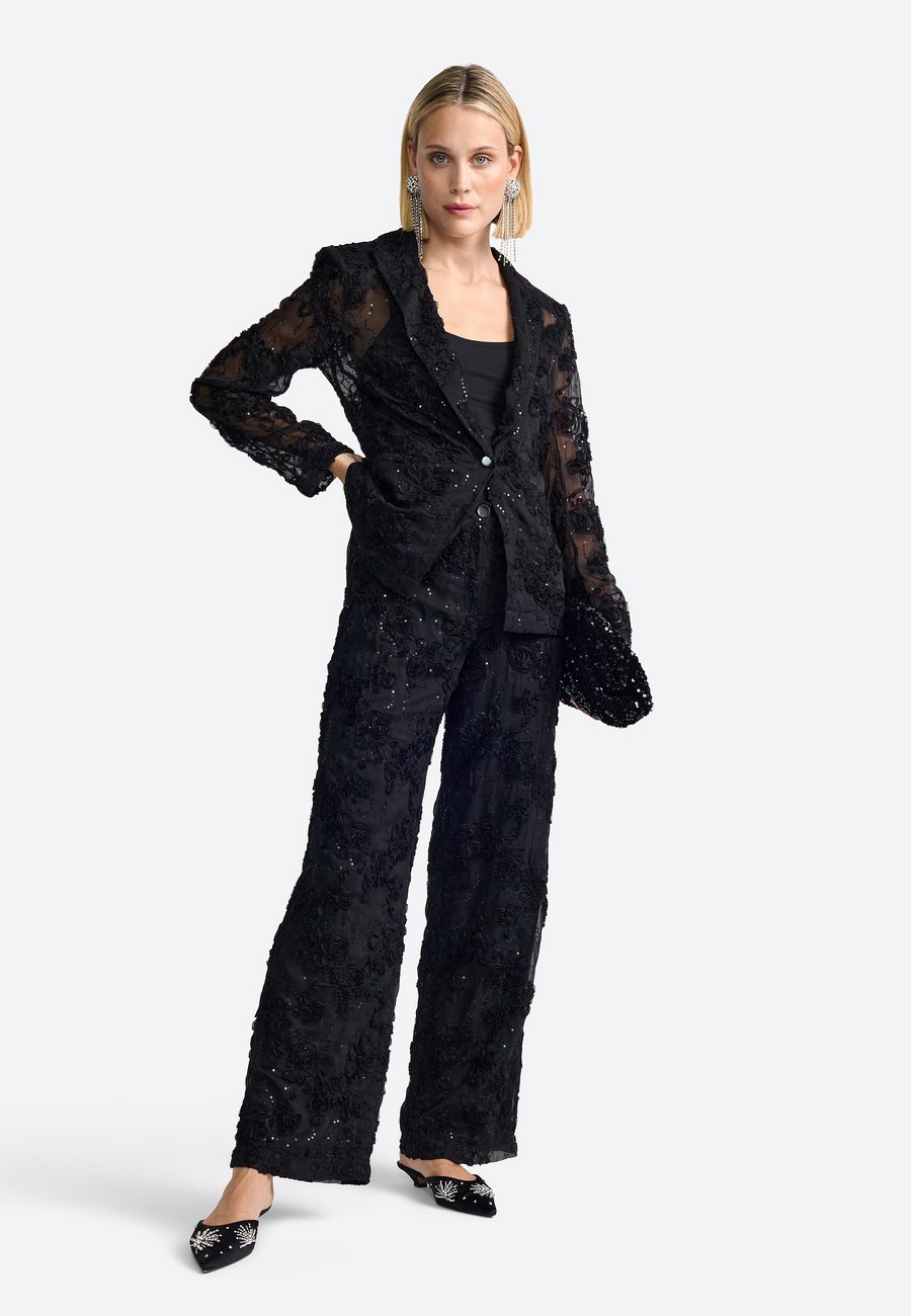 Брюки Rich & Royal Trousers, Black
Брюки Rich & Royal Trousers, Black