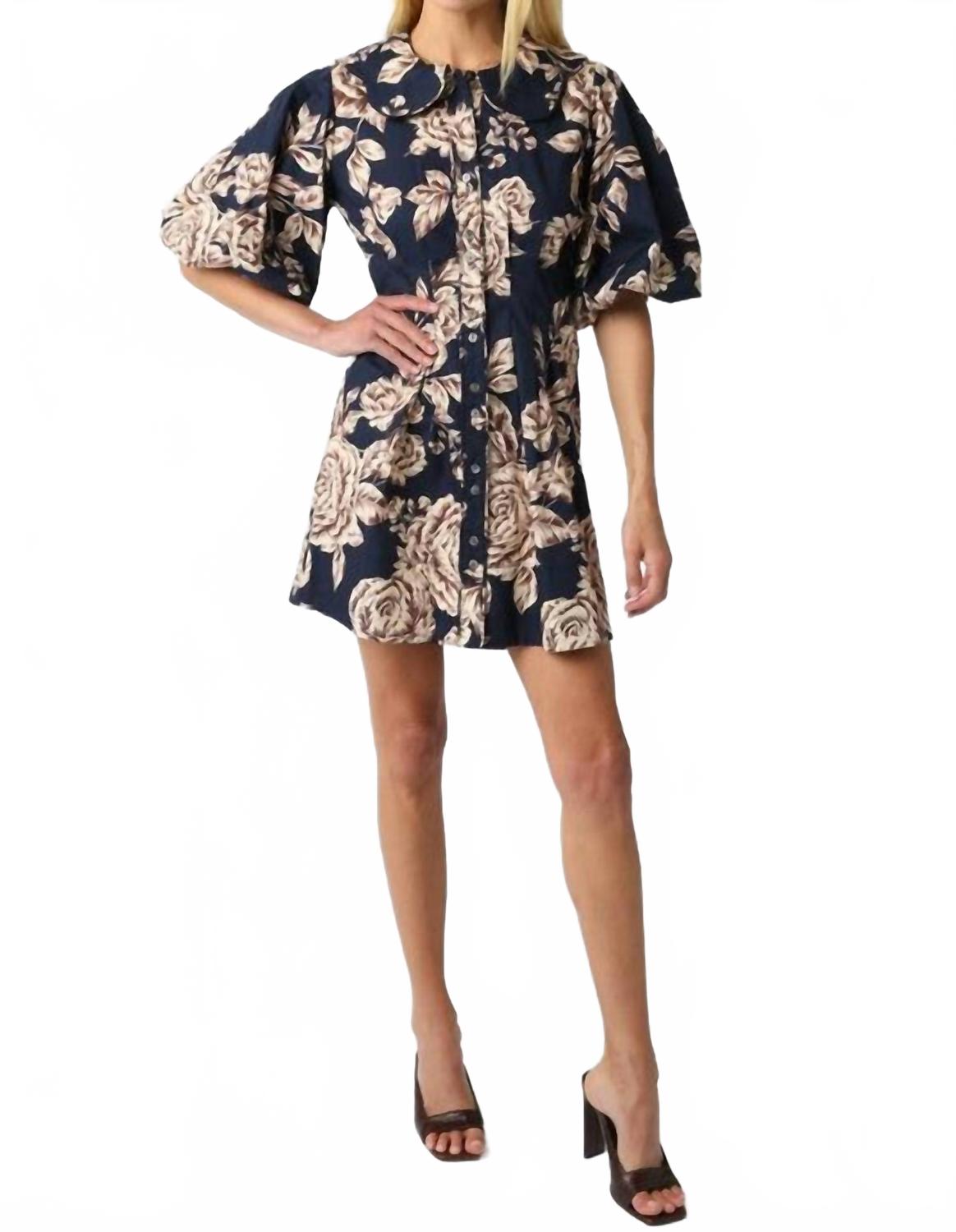 Мини-платье Shiloh с цветочным принтом в темно-синем цвете Olivaceous, темно-синий
Мини-платье Shiloh с цветочным принтом в темно-синем цвете Olivaceous, темно-синий