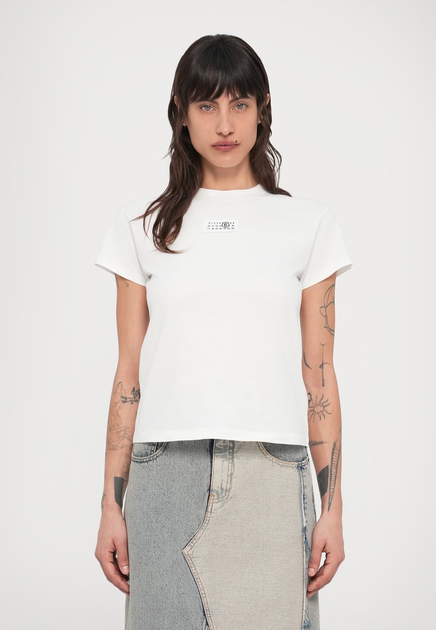 Футболка MM6 Maison Margiela Basic T-shirt, Off-White, Белый, Футболка MM6 Maison Margiela Basic T-shirt, Off-White
Футболка MM6 Maison Margiela Basic T-shirt, Off-White, Белый, Футболка MM6 Maison Margiela Basic T-shirt, Off-White