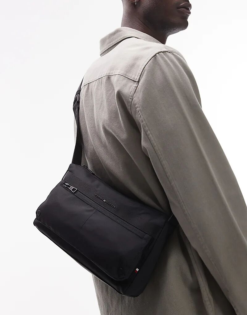 Сумка через плечо Tommy Hilfiger черного цвета
Сумка через плечо Tommy Hilfiger черного цвета