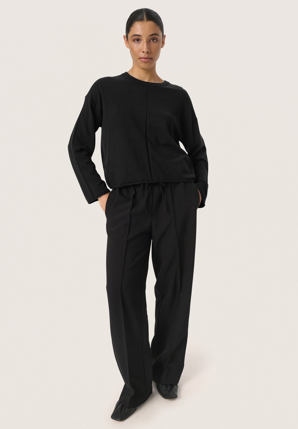 Джемпер BOXY CREW NECK Soaked in Luxury, черный
Джемпер BOXY CREW NECK Soaked in Luxury, черный