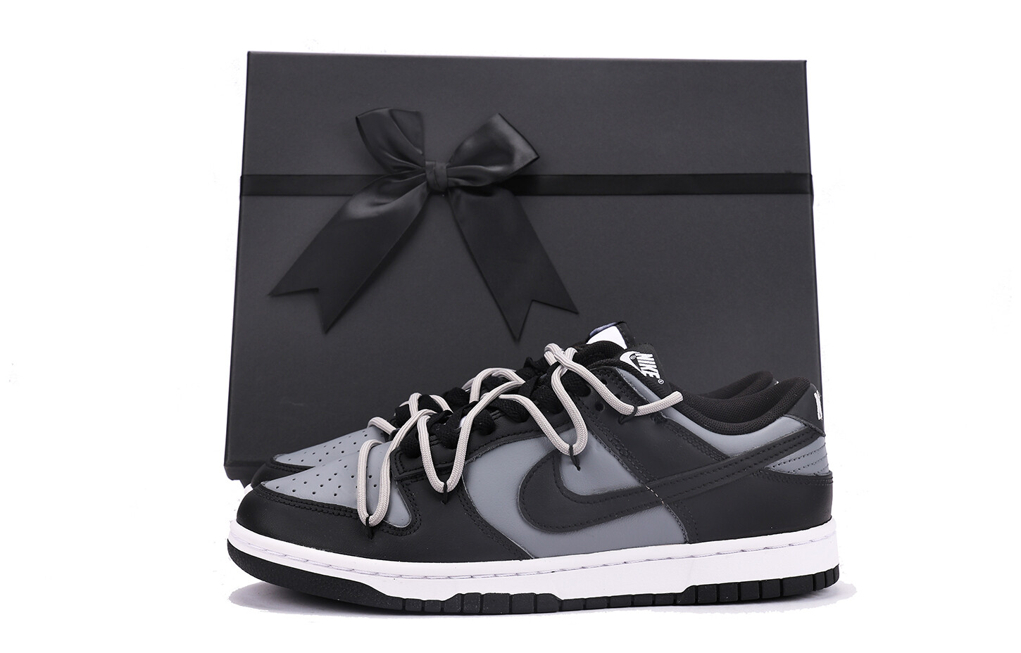 Кроссовки Nike Dunk Skateboarding Shoes Women's Low-top Dark Gray, черный/серый
Кроссовки Nike Dunk Skateboarding Shoes Women's Low-top Dark Gray, черный/серый