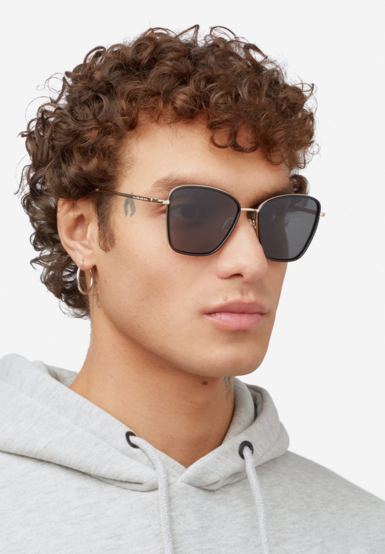 Солнцезащитные очки Hawkers CHILL, Gold/Gold-Coloured
Солнцезащитные очки Hawkers CHILL, Gold/Gold-Coloured