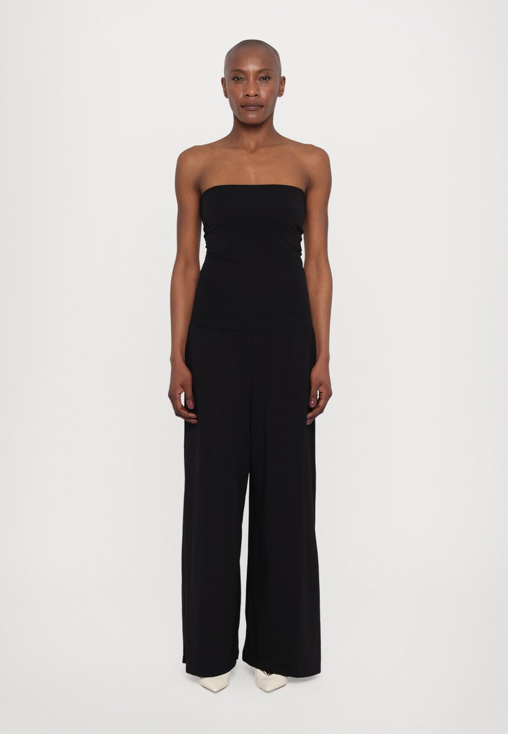 Комбинезон MARCIEL By Malene Birger, черный
Комбинезон MARCIEL By Malene Birger, черный