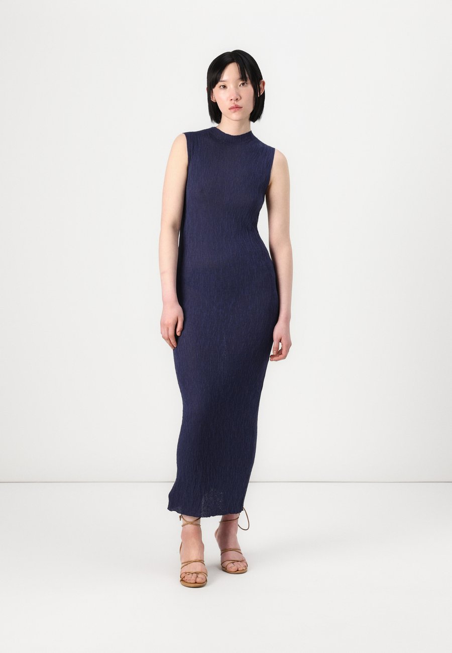 Платье PARFOIS DRESS WILLIAMM, Navy/Dark Blue
Платье PARFOIS DRESS WILLIAMM, Navy/Dark Blue